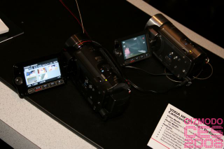 Illustration for article titled Canon's HD Vixia HF10 and HF100 Need No Tape